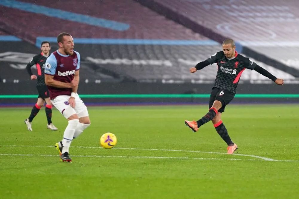  利物浦三球完胜切尔西，萨拉赫梅开二度  