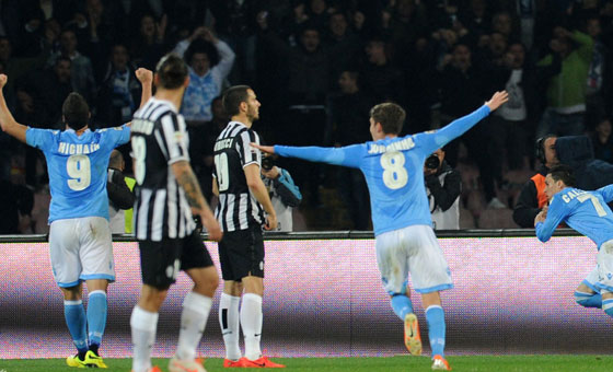  安东尼奥头球摆渡西汉姆联客场战平维拉保持不败金身  